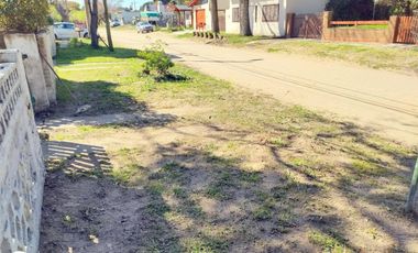 CASA DE 3 AMBIENTES SOBRE LOTE PROPIO MAS UN MONOAMBIENTE A 5 CUADRAS DELA PLAYA