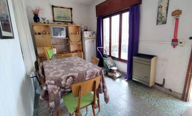 CASA DE 3 AMBIENTES SOBRE LOTE PROPIO MAS UN MONOAMBIENTE A 5 CUADRAS DELA PLAYA