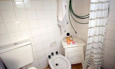 CASA DE 3 AMBIENTES SOBRE LOTE PROPIO MAS UN MONOAMBIENTE A 5 CUADRAS DELA PLAYA