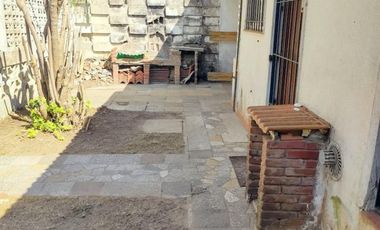 CASA DE 3 AMBIENTES SOBRE LOTE PROPIO MAS UN MONOAMBIENTE A 5 CUADRAS DELA PLAYA