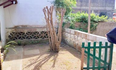 CASA DE 3 AMBIENTES SOBRE LOTE PROPIO MAS UN MONOAMBIENTE A 5 CUADRAS DELA PLAYA