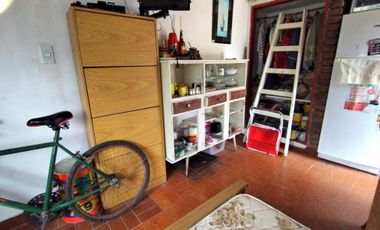 CASA DE 3 AMBIENTES SOBRE LOTE PROPIO MAS UN MONOAMBIENTE A 5 CUADRAS DELA PLAYA