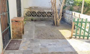 CASA DE 3 AMBIENTES SOBRE LOTE PROPIO MAS UN MONOAMBIENTE A 5 CUADRAS DELA PLAYA