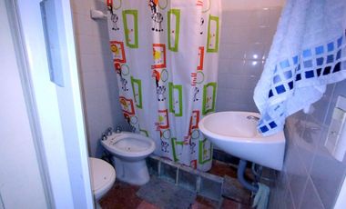 CASA DE 3 AMBIENTES SOBRE LOTE PROPIO MAS UN MONOAMBIENTE A 5 CUADRAS DELA PLAYA