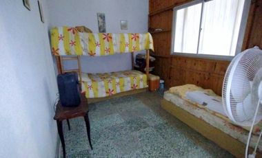 CASA DE 3 AMBIENTES SOBRE LOTE PROPIO MAS UN MONOAMBIENTE A 5 CUADRAS DELA PLAYA