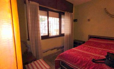 CASA DE 3 AMBIENTES SOBRE LOTE PROPIO MAS UN MONOAMBIENTE A 5 CUADRAS DELA PLAYA