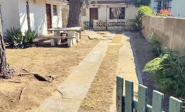 CASA DE 3 AMBIENTES SOBRE LOTE PROPIO MAS UN MONOAMBIENTE A 5 CUADRAS DELA PLAYA