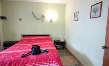 CASA DE 3 AMBIENTES SOBRE LOTE PROPIO MAS UN MONOAMBIENTE A 5 CUADRAS DELA PLAYA