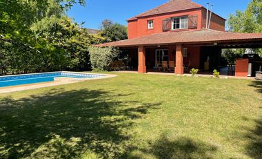 Venta de casa en Echeverria del lago-  Canning