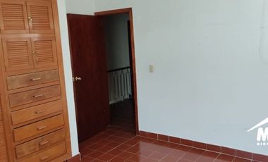 SE VENDE AMPLIA  CASA EN FRACCIONAMIENTO BUGAMBILIAS $3,000,000.00