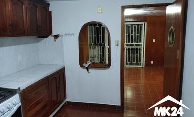 SE VENDE AMPLIA  CASA EN FRACCIONAMIENTO BUGAMBILIAS $3,000,000.00