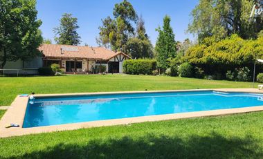 Se Vende Casa Chilena en parcela de agrado, Condominio Sant