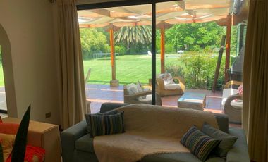Se Vende Casa Chilena en parcela de agrado, Condominio Sant
