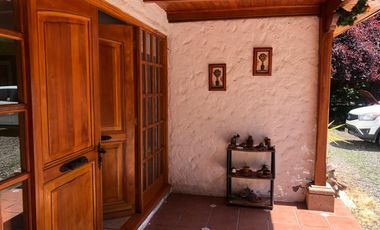 Se Vende Casa Chilena en parcela de agrado, Condominio Sant
