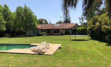 Se Vende Casa Chilena en parcela de agrado, Condominio Sant