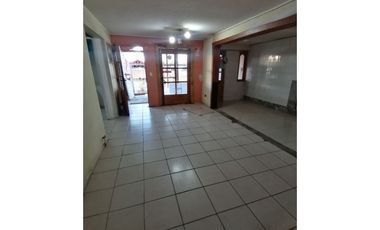 Venta Casa con Local Comercial