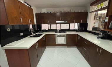 VENTA AMPLIO APARTAMENTO LAURELES SANTA TERESITA EXCELENTE UBICACIÓN