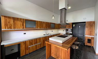 Casa  en venta poblado