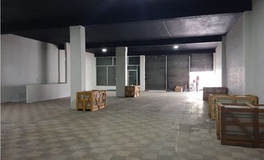 Se Alquila Local en Via España 1430 Mtrs