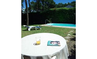 Hermosa casa en Pinamar con pileta  LIBRE 1º ENEY 1º FEB