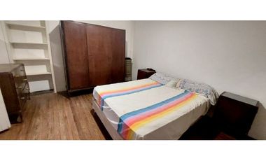 En venta amplia propiedad (Casa + PH) en lote propio.