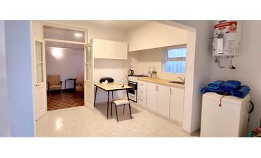 En venta amplia propiedad (Casa + PH) en lote propio.