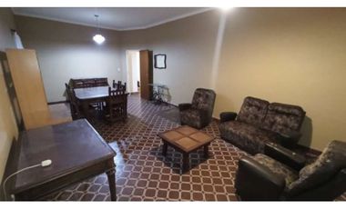 En venta amplia propiedad (Casa + PH) en lote propio.