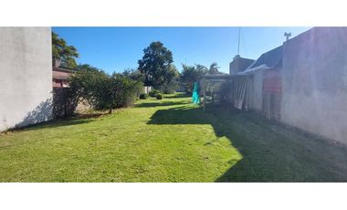En venta amplia propiedad (Casa + PH) en lote propio.