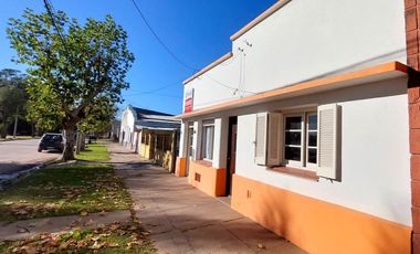 En venta amplia propiedad (Casa + PH) en lote propio.