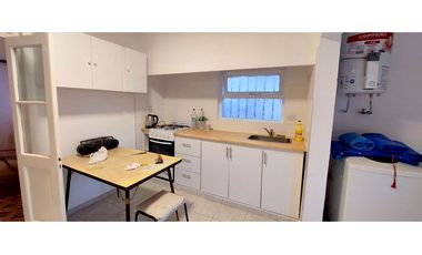 En venta amplia propiedad (Casa + PH) en lote propio.
