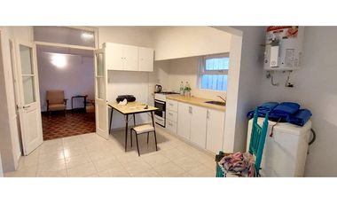 En venta amplia propiedad (Casa + PH) en lote propio.