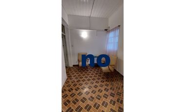 En venta amplia propiedad (Casa + PH) en lote propio.