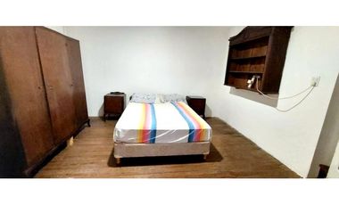 En venta amplia propiedad (Casa + PH) en lote propio.
