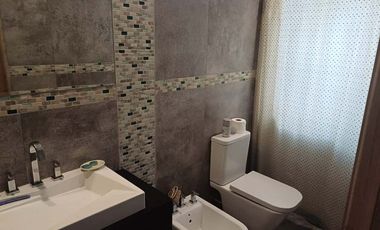 Casa con Departamento en venta en Quilmes Este