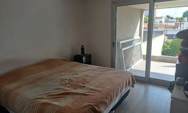 Casa con Departamento en venta en Quilmes Este