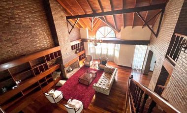 Chalet en venta en Bernal Centro