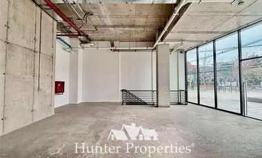 Local Comercial en Arriendo en Avda Vitacupa / Paul Claudel