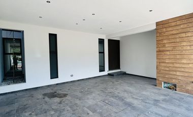 Preciosa casa en venta minimalista en Residencial Cumbres - Zona Monte Magno