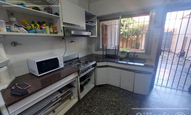 Casa 4 ambientes en venta en  Quilmes