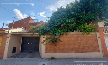 Casa 4 ambientes en venta en  Quilmes