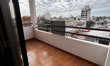 Departamento 4 ambientes con cochera en venta - Quilmes centro