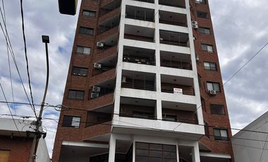 Departamento 4 ambientes con cochera en venta - Quilmes centro