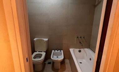 Departamento 4 ambientes con cochera en venta - Quilmes centro