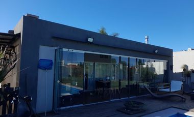 Hermosa casa en Area 1 de  San Sebastián - 1 planta con 3 dormitorios - MB