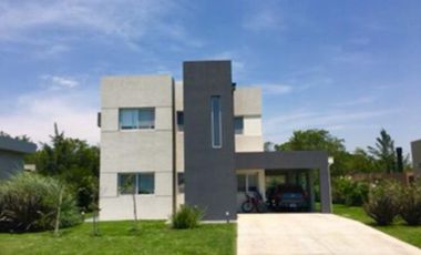 Casa 4 ambientes en Venta  Golondrinas