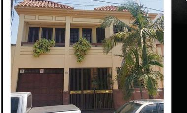 HERMOSA CASA 4 DORMITORIOS QUINCHO Y JARDIN