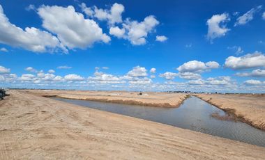 Venta Terreno en Funes Lakes canal principal 557m2
