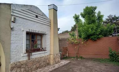 Casa en venta - 2 Dormitorios 1 Baño - Cochera - 400Mts2 - Glew, Almirante Brown