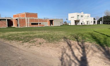 Venta Terreno en  La Chacra Barrio Privado
