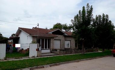 Casa en venta - 3 Dormitorios 2 Baños 4 Cocheras - 600Mts2 - Mechongue
